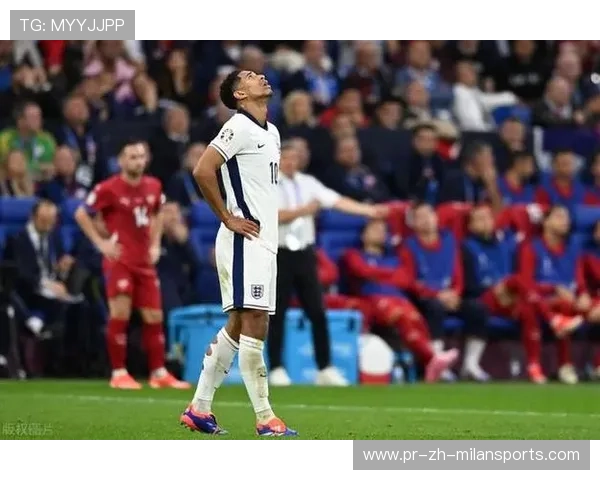 贝林厄姆强势抢断直接带出反击，英格兰中场如发动机般高效